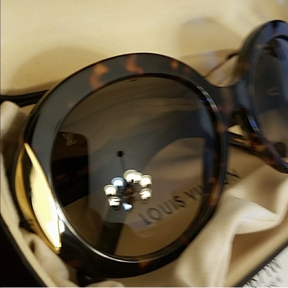 AUTHENTIC Louis Vuitton Sunglasses - Picture 2 of 6